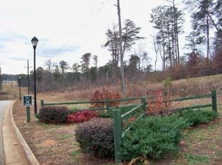 1526 Bluff Valley Cir, Gainesville, GA