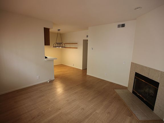 3rd image of 1453 Essex St Unit 3