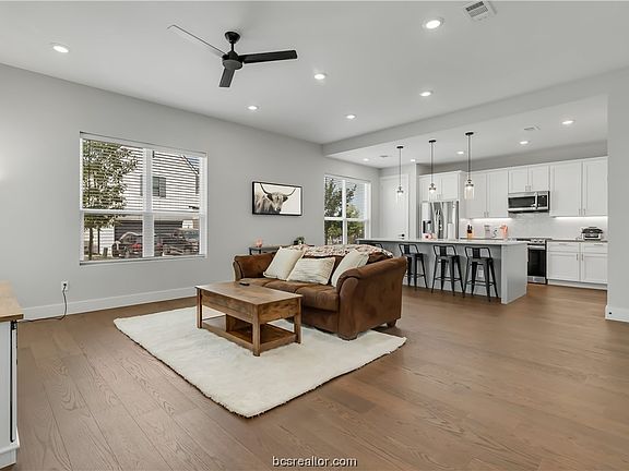 3rd image of 295 Estates Cir