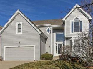 8210 W 121st Ter, Overland Park, KS 66213
