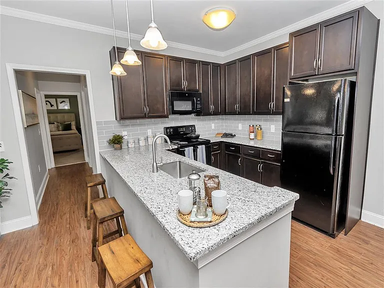 RIVERSTONE APARTMENTS — Photo 31