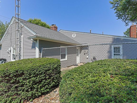 5th image of 1602 Willow Dr