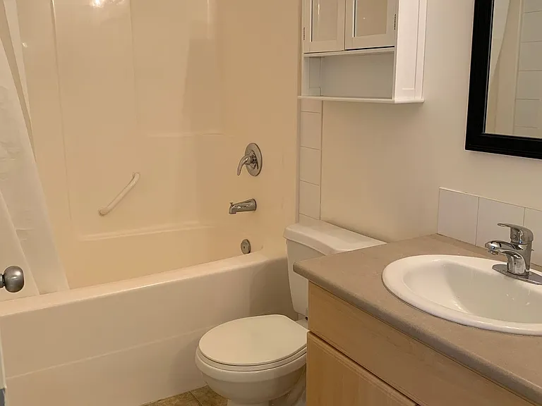 200 Lougheed Dr #1406 — Photo 6