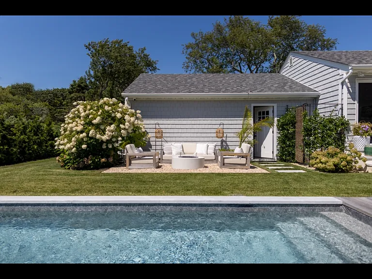48 Middle Pond Rd — Photo 3