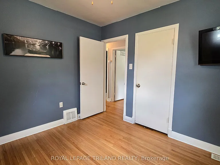 224 Highbury Ave N — Photo 12