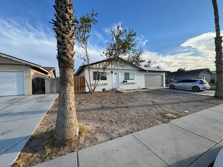 2301 E Brooks Ave — Photo 1