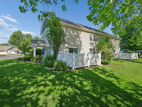 2nd image of 904 Garden Ln