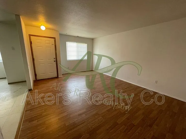 3003 Ontario St — Photo 3