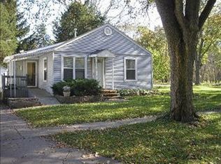 977 Illinois Ave, Elgin, IL 60120