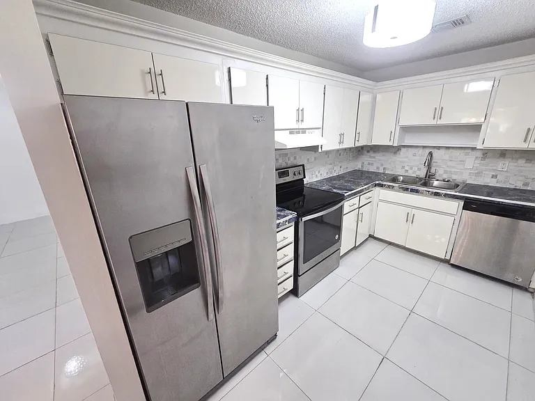22125 SW 103rd Ct — Photo 5
