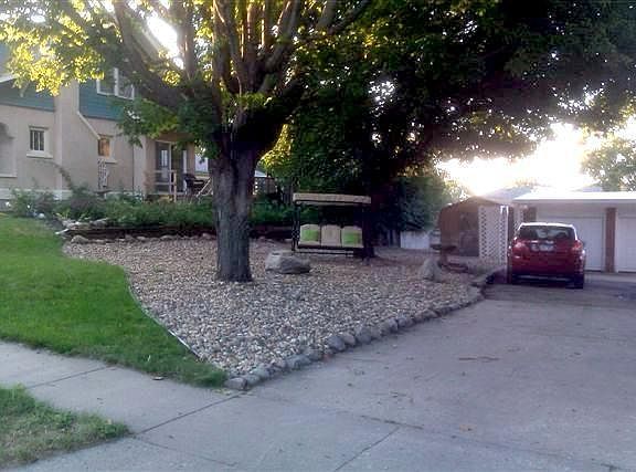 West Rock Garden, Driveway; Garages
