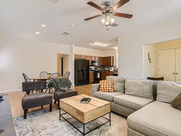 118 Preston Trl — Photo 4