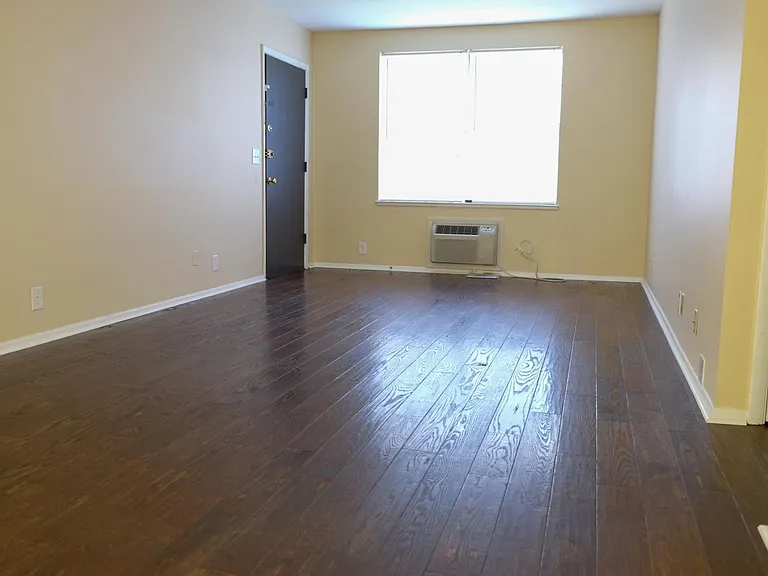 2530 Sharondale Dr #B7 — Photo 4