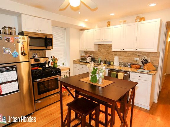 3rd image of 2108 N Oakley Ave #Ua1