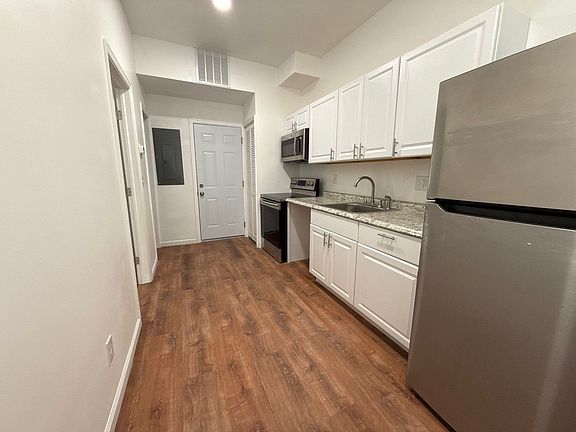4th image of 318 N Paca St #9