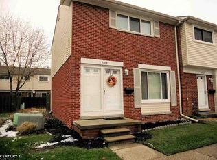 8168 Farnum Ct, Warren, MI 48093