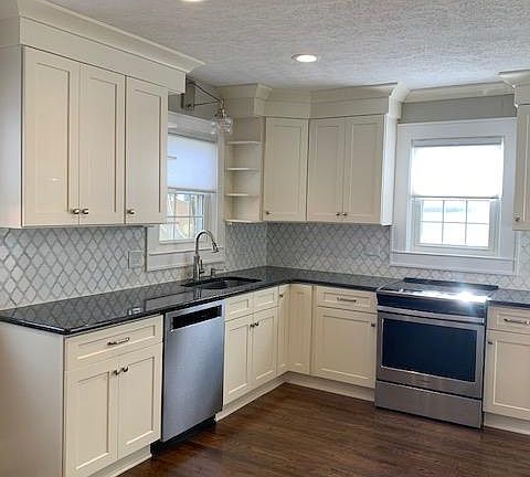 4th image of 215 Alleghany St