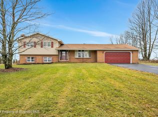 117 Sandy Banks Rd, Greenfield Township, PA 18407