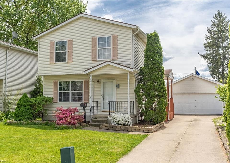 1st image of 814 Clover Ave