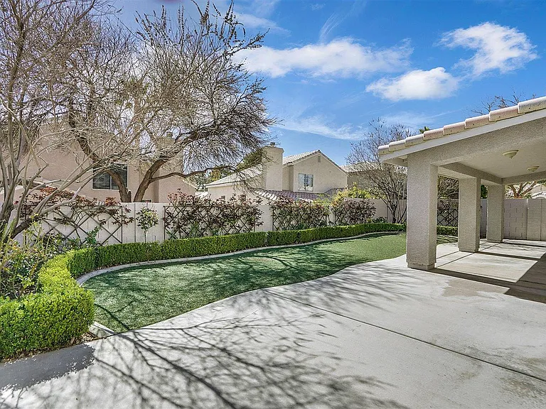 7705 Sea Wind Dr — Photo 24