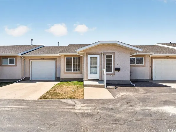 UNIT 5-212 Mulberry LANE, Moose Jaw, SK S6J 1N4
