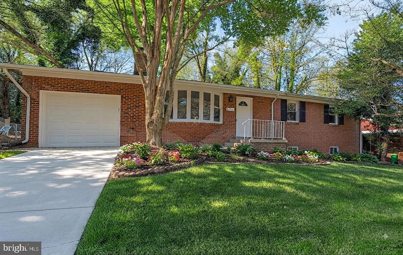 4 bed, 3.0 bath, 2392 sqft, $3,100 — Photo 1