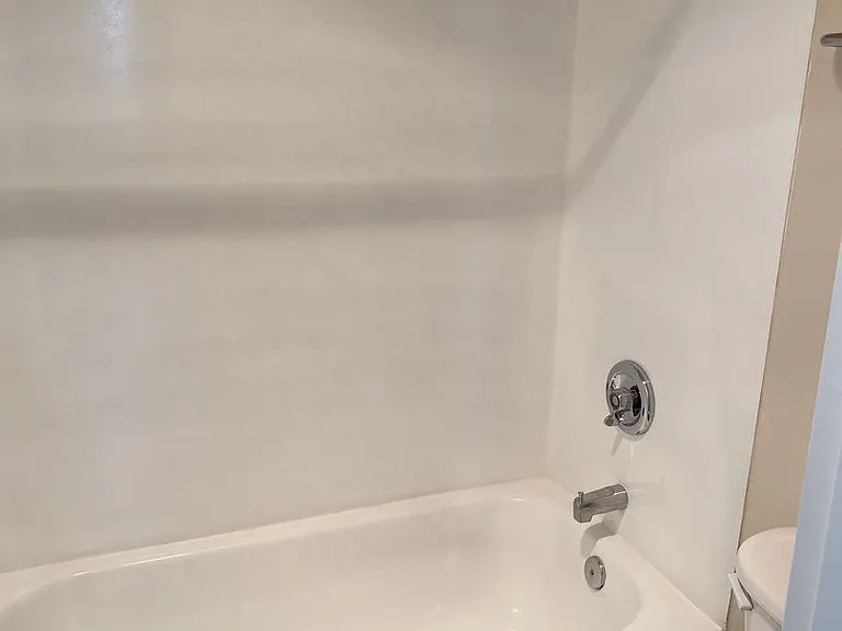 Hill House Apartments — Photo 16