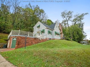 400 Kanawha Ave E, Clendenin, WV 25045