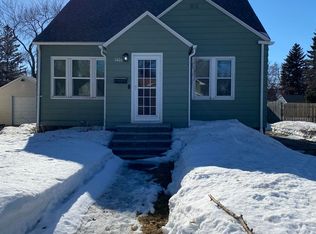 1406 Cottonwood St, Grand Forks, ND 58201