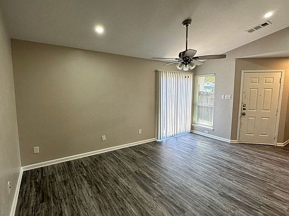4th image of 4406 Limewood Ct #A