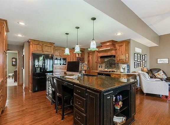 5th image of 2301 NE Glen Ct