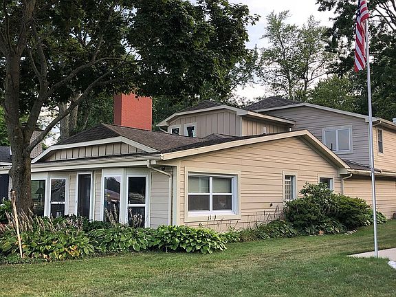 2nd image of 7056 Silver Lake Dr NE