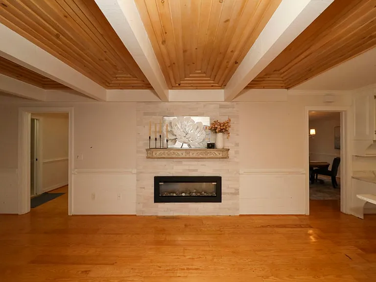 208 Fairfax Way — Photo 31