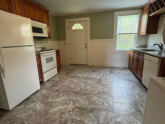 3rd image of 46 Old Amherst Rd APT 3