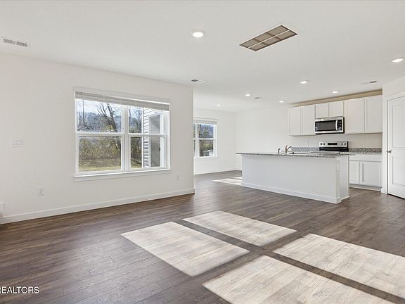 4th image of 7720 Belhaven Ln