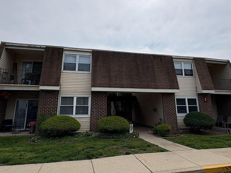 1st image of 12-4 Florence Tollgate Pl
