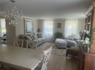 300 N Sheridan Rd #301-B, Lake Forest, IL 60045