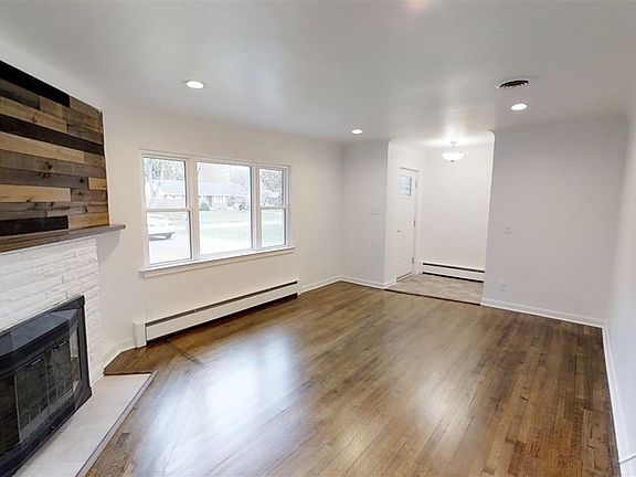 3rd image of 1365 Coolidge Ave
