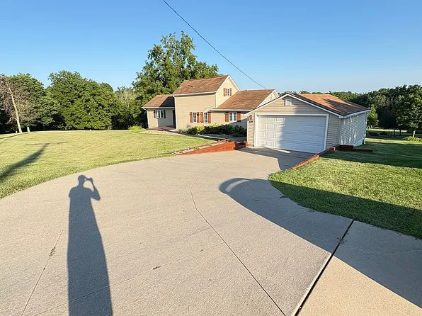 209 Clay St, Anamosa, IA 52205
