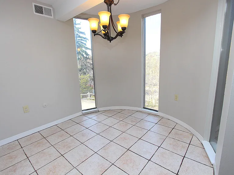 3260 Waverly St — Photo 6
