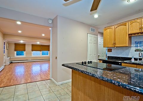 Kitchen into Livingroom