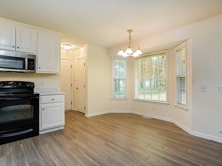 6728 Oviedo Dr — Photo 7