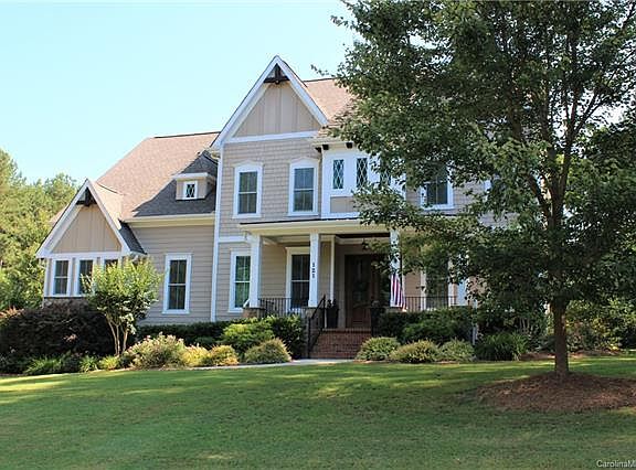 2nd image of 121 Grove Creek Ln