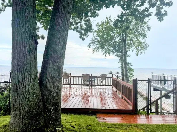 1504 Houghton View Dr, Houghton Lake, MI 48629