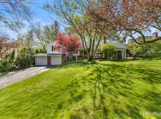 67 Lakeview Dr SE, Grand Rapids, MI