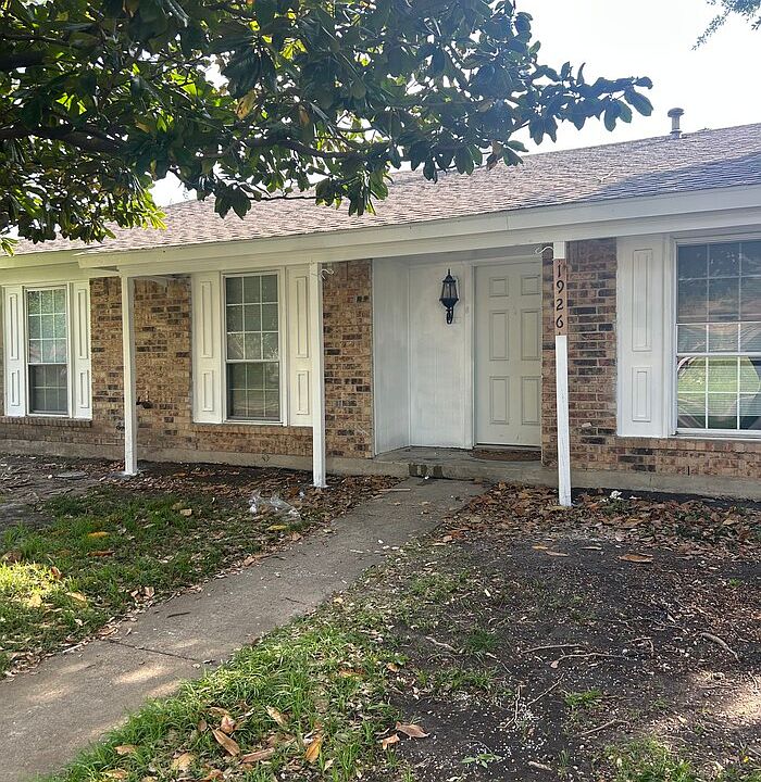 1st image of 1926 Whitney Dr