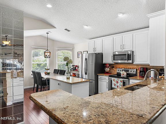 3rd image of 204 CONNER Court