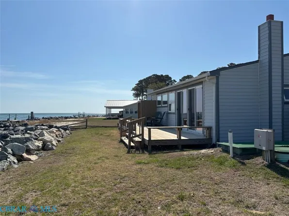 298 E Shore Dr, Gwynn, VA 23076