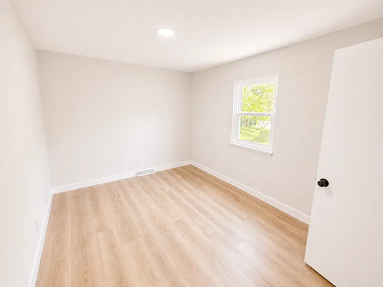 1430 E Willow Dr — Photo 9