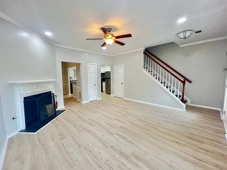 604 Wedgewood Way — Photo 4